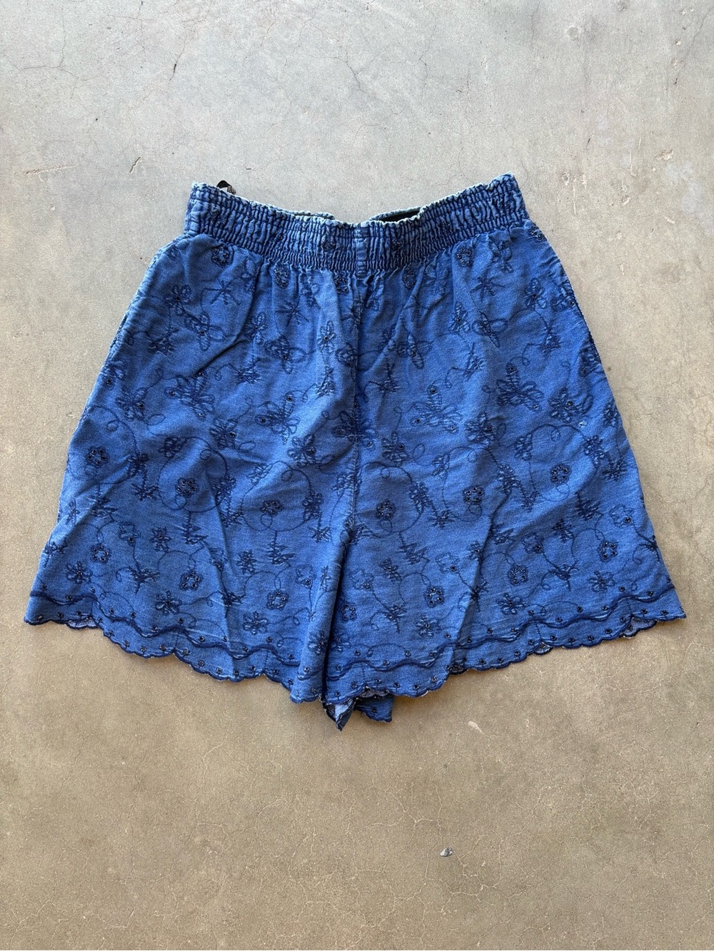 Vintage 80s Gene Ewing BIS Scalloped Eyelet Embroidered Denim Shorts Pockets M